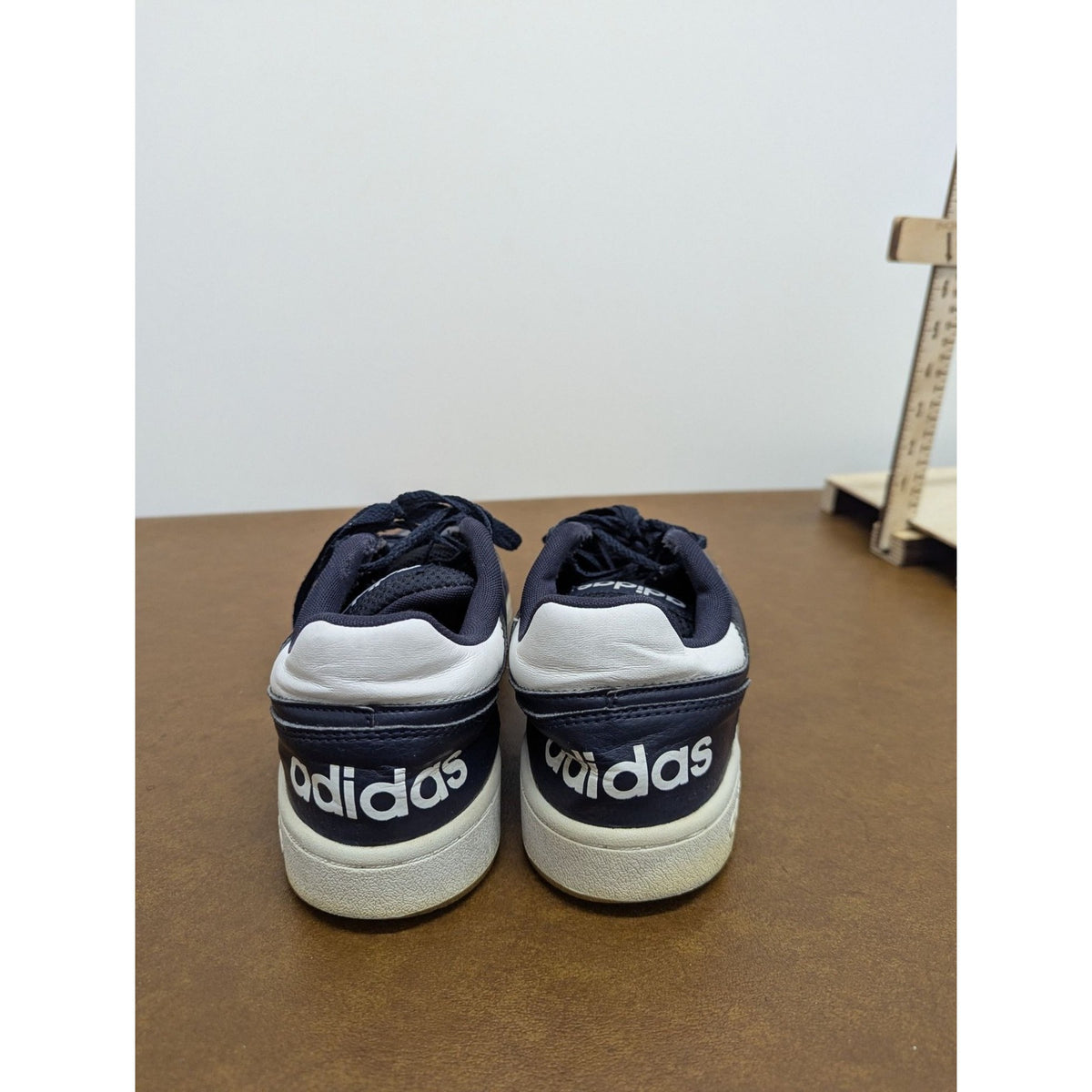 Adidas Navy Blue & White Sneakers Lace-Up Mens Size 8.5 Rubber Sole Casual Style
