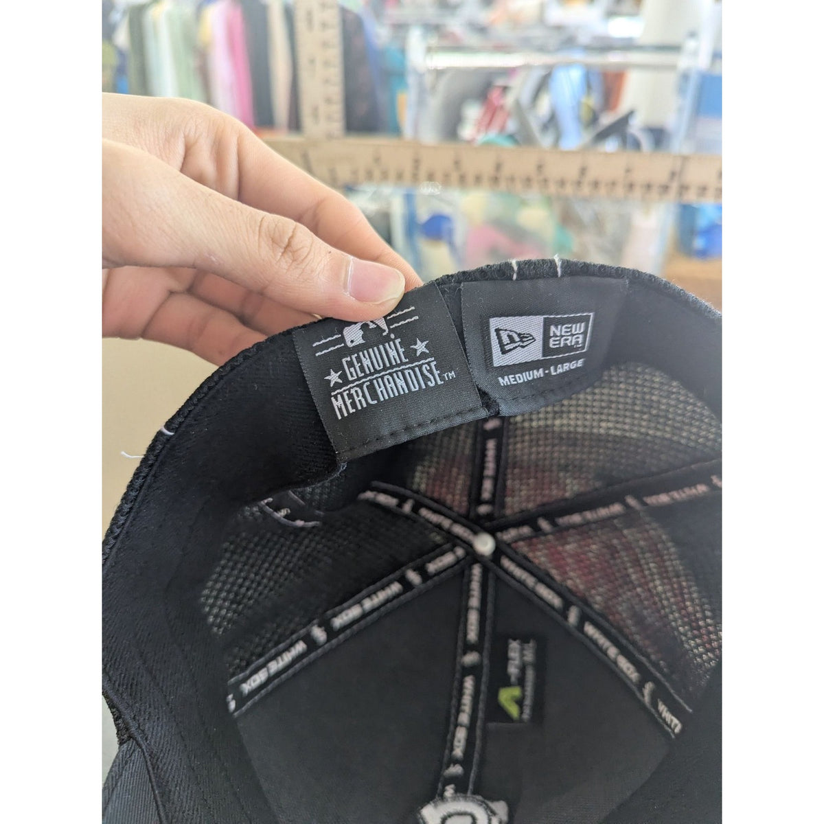 New Era Black White Sox Baseball Cap Medium-Large Genuine Merchandise Mesh Back