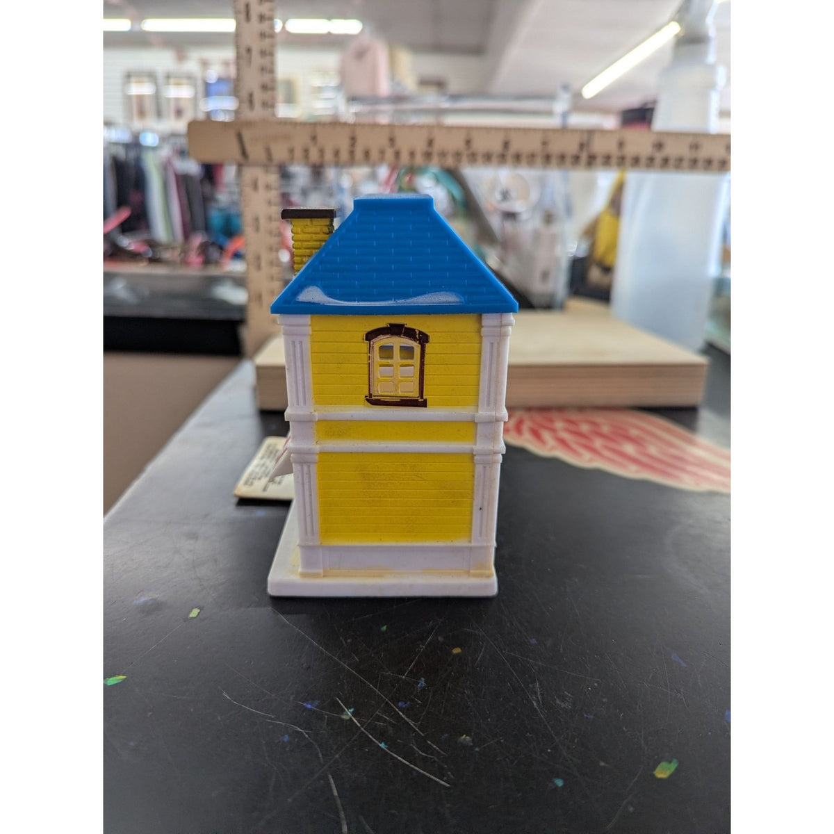 Cobblestone Corners Miniatures Yellow House LED Battery-Operated Model Figurine